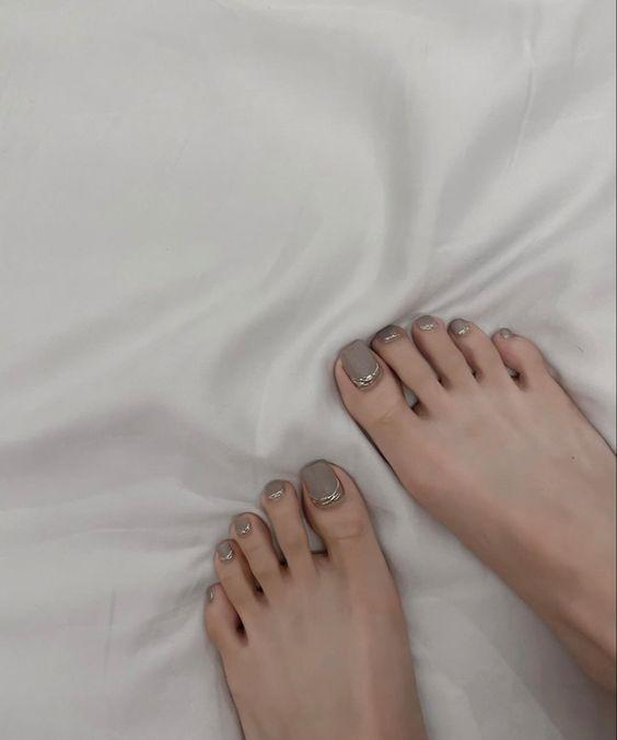 Màu nail cho da ngăm đen 2024: Tìm kiếm các màu sơn móng chân phong phú và đa dạng cho da ngăm đen