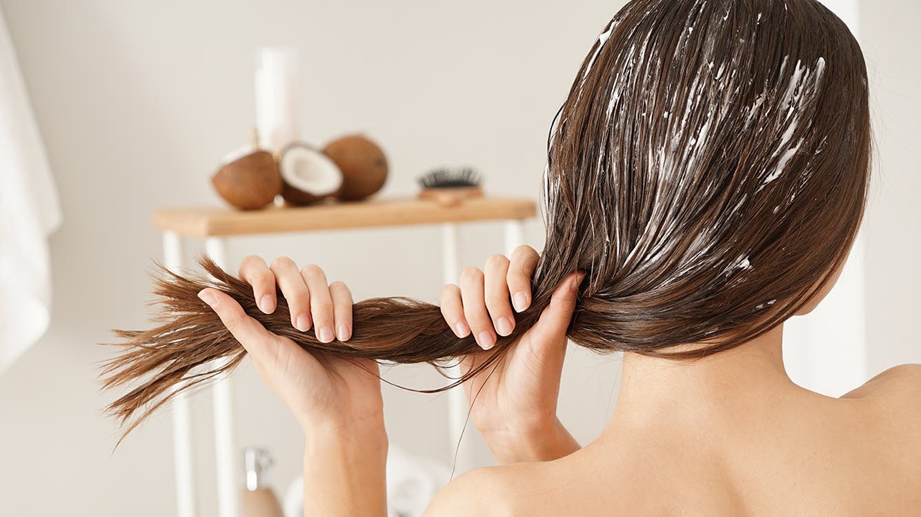 Xịt dưỡng tóc là gì? Nên sử dụng xịt dưỡng tóc hay dầu dưỡng tóc? -  Beaudy.vn